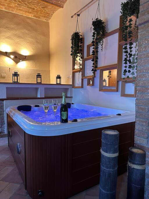 Relax Nella Jacuzzi In Toscana Colle Val D'Elsa Exteriér fotografie