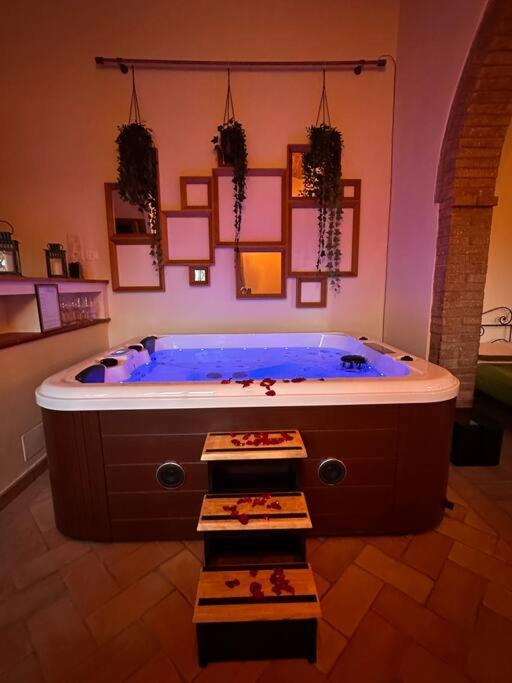 Relax Nella Jacuzzi In Toscana Colle Val D'Elsa Exteriér fotografie